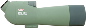 800q-01_4110000103 Vihreän KOWA Spottingscope TSN-601 -kaukoputken sivukuva korostaa sen suurta okulaaria, tarkennussäädintä ja tummanharmaata objektiivin suojusta.