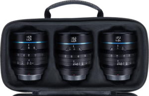 Sirui Cine Lens Nightwalker S35 Kit sisältää 24mm, 35mm ja 55mm T1.2 L-Mount-objektiivit mustana, siististi vierekkäin pehmustetussa kantolaukussa, jossa on omat lokerot.