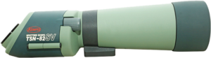 800q-04_4110000153 KOWA Spottingscope TSN-82SV:ssä on suuri objektiivi ja säätönuppi vihreällä ja harmaalla muotoilulla, joka on ihanteellinen ulkotarkkailuun ja lintujen tarkkailuun.