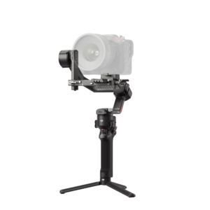 HG704-右25度 The DJI RS 4 gimbal with tripod supports a semi-transparent DSLR camera and a large lens, which are visible against a white background.