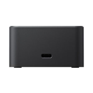 Insta360_X4_023 Insta360 X4 Fast Charge Hub on musta, suorakaiteen muotoinen laite, jossa on sileä mattapintainen pinta ja minimaalinen muotoilu, ja jossa on yksi USB-C-portti edessä keskellä.