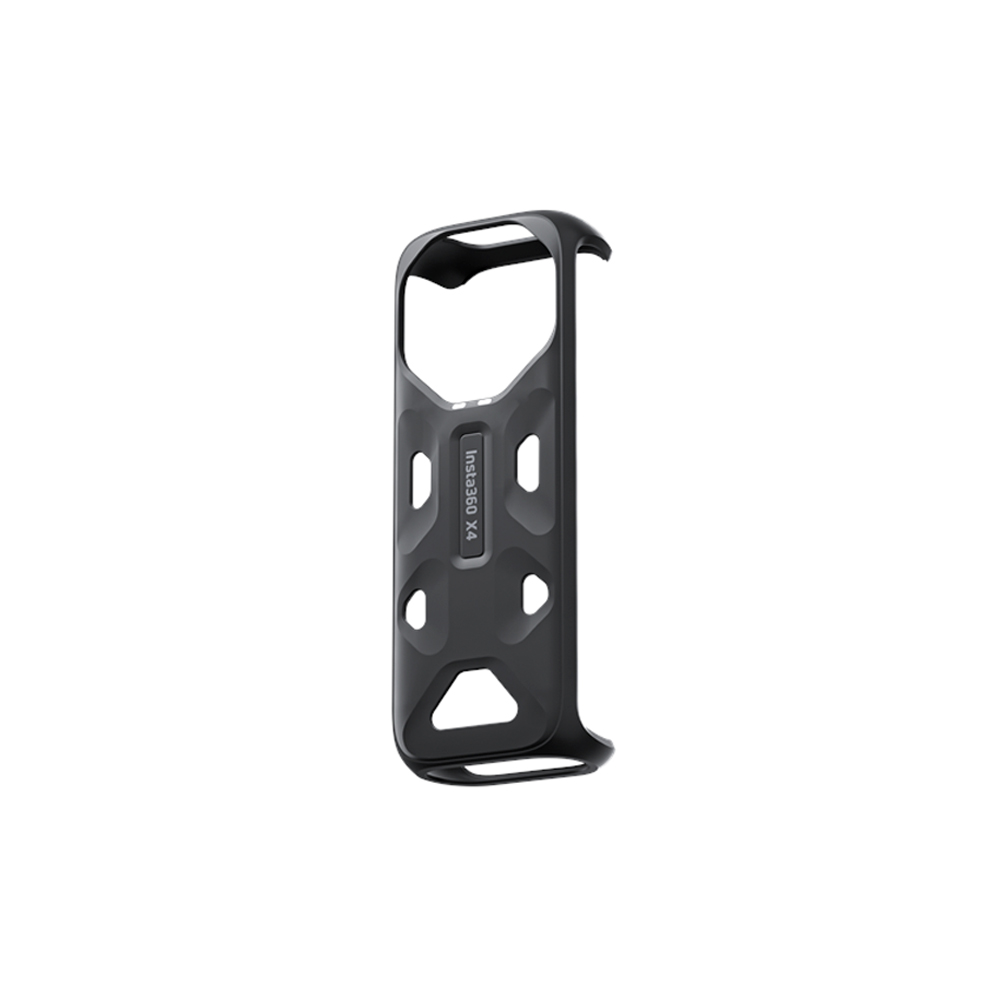 Insta360_X4_036 Musta, minimalistinen Insta360 X4 Thermo Grip Cover -suoja näkyy valkoista taustaa vasten. Tässä suojakotelossa on leikatut osat, ja se tarjoaa tyylikkään ja kevyen muotoilun Insta360 X4 -kameralle.