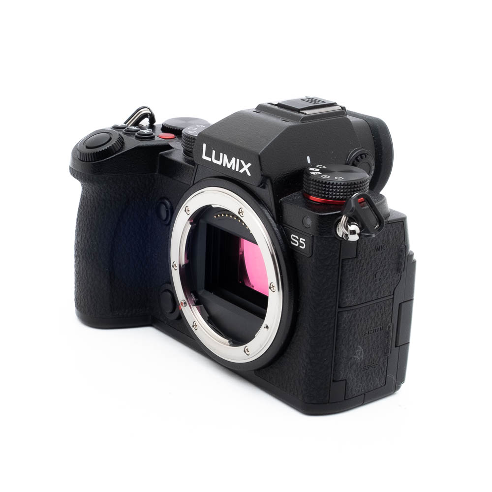 Lumix S5 2636-4 Panasonic Lumix DC-S5 (SC 2000, sis.ALV24%) - Käytetty