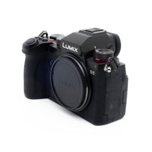 Lumix S5 2636-5 Panasonic Lumix DC-S5 (SC 2000, sis.ALV24%) - Käytetty