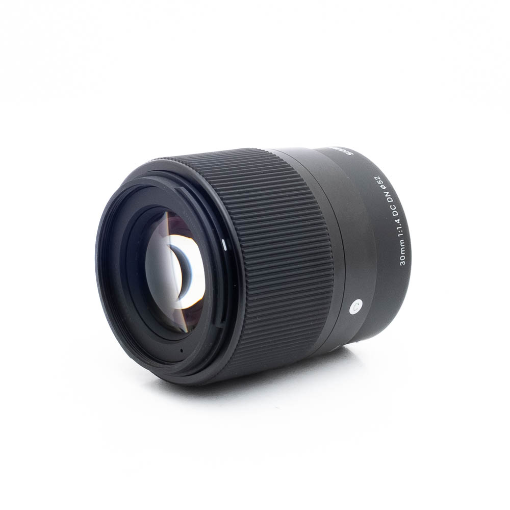 Sigma 30mm f14 DC DN Sony-2 Sigma 30mm f/1.4 DC DN C Sony E (Kunto K5) - Käytetty