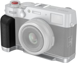 SmallRig_4555_002 The SmallRig 4555 L-shaped grip for Fujifilm X100VI/X100V (silver) is pictured attached to a silver Fujifilm camera with textured black grip, visible lens, top dials and built-in viewfinder, on a light background.