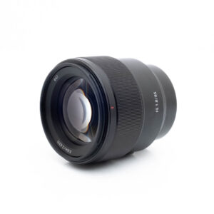 Sony 85mm f18-2 Sony FE 85mm f/1.8 (Kunto K5, sis.ALV24%) - Käytetty