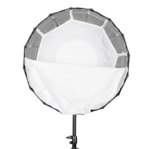 quadralite-hexadecagon-50-4 Quadralite Hexadecagon 50cm Softbox on pyöreä valonmuokkain, jossa on valkoinen diffuusiokansi, osittain avoin ja asennettu mustaan jalustaan, joka on suunniteltu pehmentämään ja hajottamaan valoa valokuvaukseen tai videokuvaukseen.