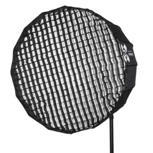quadralite_grid_for_hexadecagon_90_01s Quadralite Grid for Hexadecagon 50cm on asennettu jalustalle hajottamaan ja suuntaamaan studiovaloa, joten se on ihanteellinen valokuvaukseen tai videokuvaukseen.