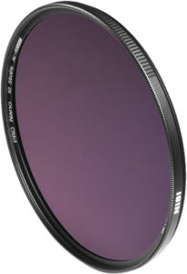 800q-01_107149 Ympyränmuotoinen NiSi-suodatin IRND1000 Pro Nano Huc 39 mm:n linssisuodatin, jossa on tumman violetti sävy, musta metallikehys ja PRO Nano 10 Stops -merkintä.