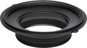 800q-01_109695 NiSi Filter S5 Adapter for Sony 12-24mm f/4 on musta, pyöreä rengas, jossa on kierteitetty sisäosa ja harjattu ulkoreuna ja joka on suunniteltu erilaisten lisävarusteiden kiinnittämiseen kameran objektiiviin.