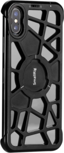 800q-01_113861 SmallRig 2204 Pocket Mobile Cage iPhone X/XS:lle on musta kotelo, jossa on geometrinen avokehys, joka paljastaa puhelimen takaosan ja kameran ja tarjoaa samalla suojaa kevyessä ja kestävässä rakenteessa.