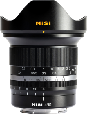 800q-01_115650 The NiSi 15mm f/4 - L-Mount lens features a wide-angle hood, distance and aperture markings and the NiSi logo on both the hood and barrel, all against a white background.