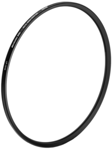 800q-01_117389 Ohut, pyöreä NiSi Cine Filter Explosion Proof / True Protector LP13110 for Cooke S4I/5I/S6I/S7A (Big) -suojasuodin, jossa on musta metallireuna, näkyy vaaleanharmaalla pohjalla. Valkoinen teksti vanteessa näyttää suodattimen tekniset tiedot.