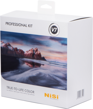 800q-01_118717 The white box, which reads NiSi Professional Kit 100mm System V7, features a landscape image of mountains and water and the text: true colours, low reflection, optical glass, nanocoating, high definition.