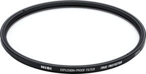 800q-01_119263 Lähikuva NiSi Cine Filter Explosion Proof / True Protector ZSP9275 suojasuodin Zeiss SP -objektiiveille, jossa on ohut musta metallikehys ja kirkas lasikeskus.