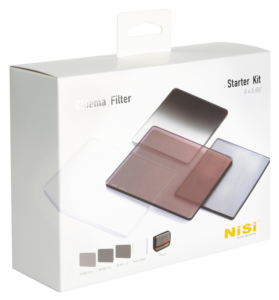 800q-01_121027 Valkoisessa NiSi Cine Filter Starter Kit 4x5.65" -levysuodinpakkauksessa on neljä suorakulmaista kamerasuodinta eri sävyissä ja NiSi-logo oikeassa alakulmassa.