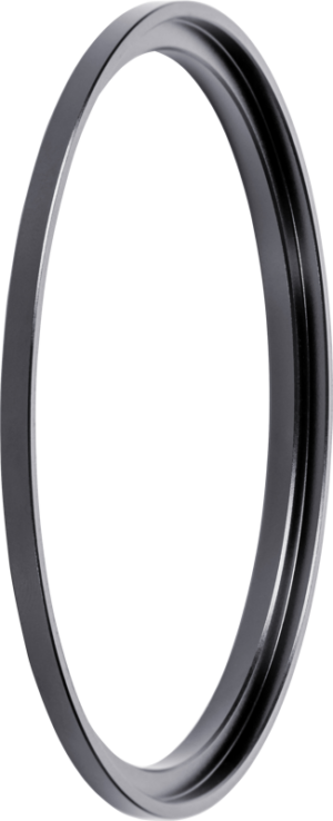 800q-01_121355 The NiSi Filter Swift System Adapter Ring 67mm is a thin, black metal ring with a smooth surface and a small internal groove, which is visible vertically on a light grey background.