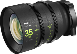 800q-01_123983 Lähikuva NiSi Cine Lens Athena Prime 35mm T1.9 E-Mount -objektiivista, jonka mustassa metallirungossa on keltaisella merkityt tarkennus- ja aukkorenkaat.