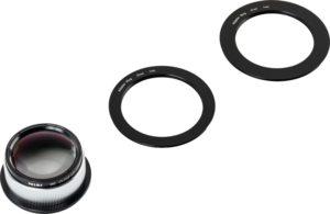 NiSi Close Up Lens Kit NC 49mm -lähilinssi, jossa on monipinnoitettu linssielementti, on esillä kahden eri suodinkierteen kokoisen pyöreän tehostusrenkaan vieressä valkoisella taustalla.