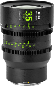 800q-01_126396 Lähikuvassa NiSi Cine Lens Athena Prime 35mm T1.9 E-Mount (ilman sisäänheittosuodatinta) näkyy vihreät merkinnät, hammasrenkaat tarkennuksen ja aukon säätöä varten sekä E-mount-merkintä pohjassa.