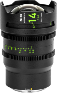800q-01_126399 NiSi Cine L-mount -objektiivi Athena Prime 14mm T2.4 L-Mount, jossa on tarkennusrengas ja aukkorenkaat sekä vihreät etäisyysmerkinnät, on esillä tavallista taustaa vasten.