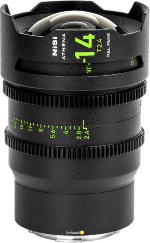 800q-01_126399 NiSi Cine L-mount -objektiivi Athena Prime 14mm T2.4 L-Mount, jossa on tarkennusrengas ja aukkorenkaat sekä vihreät etäisyysmerkinnät, on esillä tavallista taustaa vasten.