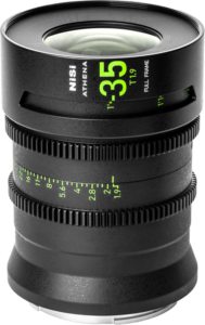 800q-01_126406 NiSi Cine Lens Athena Prime 35mm T1.9 G-Mount -objektiivi, musta täyskennoinen objektiivi, jossa on vihreät tarkennus- ja aukkomerkinnät, seisoo pystyssä vaaleanharmaalla taustalla.