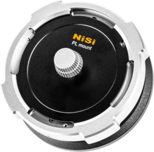 800q-01_127341 Lähikuva NiSi Cine Lens Mount Adapter Athena PL-GFX -objektiivisovittimesta, jossa näkyy sen keskeinen metallinen nuppi, tyylikäs musta-hopea muotoilu ja keltaisella ja valkoisella tekstillä painettu "NiSi" ja "PL-GFX".