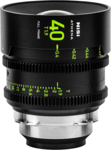 800q-01_127498 NiSi Cine Lens Athena Prime 40mm T1.9 PL-Mount -objektiivi, jossa on vihreät merkinnät ja metallinen kiinnitys, valkoista taustaa vasten.