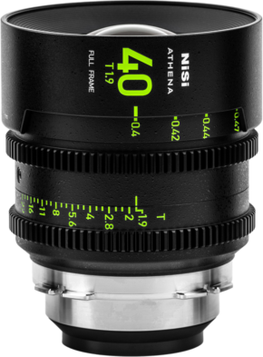 800q-01_127498 NiSi Cine Lens Athena Prime 40mm T1.9 PL-Mount -objektiivi, jossa on vihreät merkinnät ja metallinen kiinnitys, valkoista taustaa vasten.