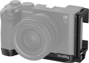 800q-01_127841 SmallRig 4569 L-kiinnike kiinnittyy Sony Alpha 7C II- tai Alpha 7CR -kameran pohjaan ja kylkeen, mikä tarjoaa lisää kiinnitysmahdollisuuksia ja paremman kameratuen.