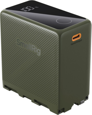 800q-01_127881 SmallRig 4577 USB-C-kameran ladattavassa akussa NP-F970 (vihreä) on kuvioitu vihreä pinta, digitaalinen prosenttinäyttö yläreunassa ja oranssi USB-C-syöttö-/lähtöliitäntä sivulla.