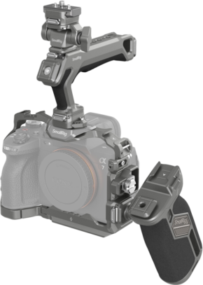 800q-01_128016 The SmallRig 4539 HawkLock Quick Release Advanced Cage Kit improves the stability of your Sony Alpha 7R V / 7 IV / 7S III camera and the attachment of accessories during video shooting with the cage, top handle and side handle.