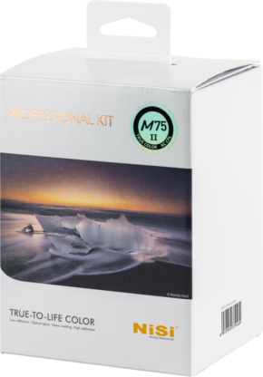 Valkoisessa laatikossa, jossa on NiSi Square Filter M75 II Professional Kit -merkintä, on maisemakuva jäävuorista, pyöreä vihreä M75 II -merkintä ja teksti "True-to-life Color" alareunassa.