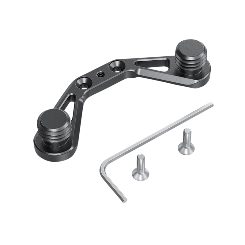 SmallRig 2828 Focus Motor Rod Mount for Aircross 2, jossa on metallinen kiinnike, jossa on kaksi pyöreää jalkaa, ja jonka mukana toimitetaan L-muotoinen kuusiokoloavain ja kaksi ruuvia, kaikki valkoisella pohjalla.