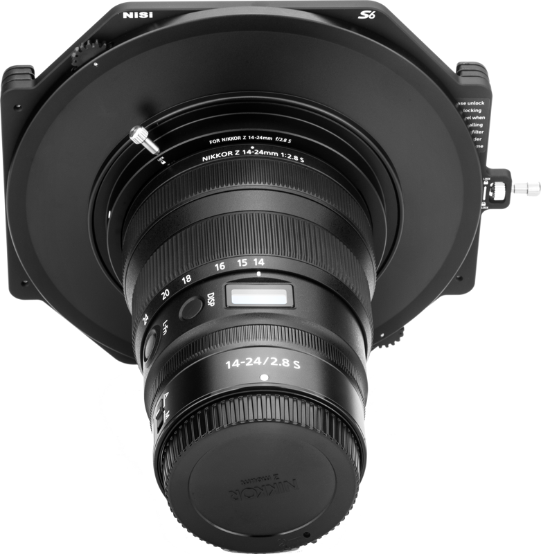 800q-02_116443 Front view of the NiSi filter holder S6 Kit True Color for Nikkor Z 14-24mm f/2.8 S disc filter holder attached to the camera lens, shot against a light background.