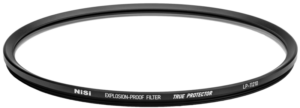 800q-02_117388 NiSi Cine Filter Explosion Proof / True Protector LP11210 for Summilux C 135mm suojasuodin on kuvassa - ohut, pyöreä objektiivisuoja, joka on suunniteltu suojaamaan kameran objektiiveja - tavallisella valkoisella taustalla.