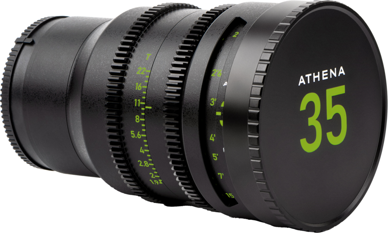 800q-02_124298 Mustassa NiSi Cine -objektiivin suojuksessa Athena 35mm T1.9 -objektiiville on vihreät merkinnät ja "ATHENA 35" valkoisella ja vihreällä etupuolella, ja siinä on tarkennuksen ja aukon säätörenkaat.