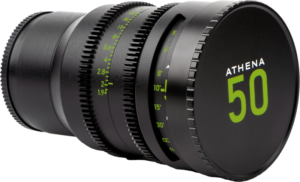 Musta NiSi Cine -objektiivin suojus Athena 50mm T1.9 -objektiiville, jossa on vihreät aukko- ja tarkennusmerkinnät, kuvioidut pitorenkaat ja mattapintainen viimeistely - ihanteellinen takatulppa (takalinssi).