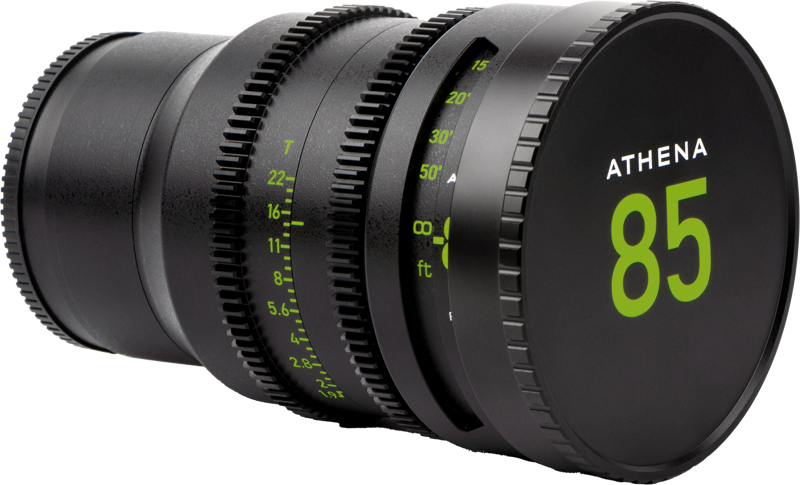 800q-02_124300 NiSi Cine Lens Cap for Athena 85mm T1.9 kattaa mustan objektiivin, jossa on vihreät merkinnät ja jossa lukee "85" näkyvästi korkissa, ja sisältää tarkennus- ja aukon säätörenkaat.