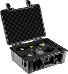 800q-02_124301 NiSi Cine Hard Shell Case for 6pcs Athena Lenses on avattu, ja siinä näkyy viisi pyöreää digitaalista laitetta, joissa on keltaiset ilmaisimet kiinnitettyinä mukautettuihin vaahtomuovipaikkoihin ja ylimääräisiin lokeroihin tarvikkeille.