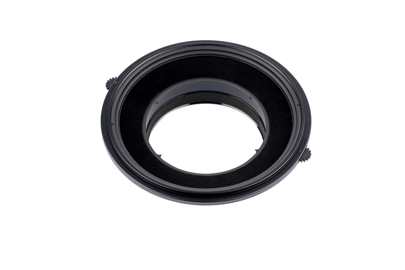 NiSi Filter Holder S6 Kit True Color for Sony 12-24mm f/2.8 GM -levysuodin pidike on musta, pyöreä sovitinrengas, jossa on hammasrattaiden kaltaiset reunat ja joka näkyy vaaleanharmaalla pohjalla.