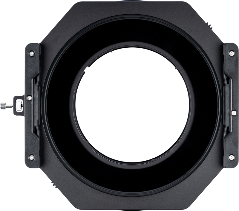 800q-03_115183 NiSi Filter Holder S6 Kit True Color for Fujinon XF 8-16mm f/2.8 -levysuodin pidike on musta, kahdeksankulmainen mattapintainen laatikko, jossa on keskeinen pyöreä aukko ja sivukiinnikkeet suodattimien kiinnittämiseen tai objektiivin heijastuksen hallintaan.