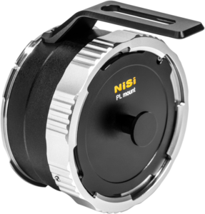 NiSi Cine Lens Mount Adapter Athena PL-DX -objektiivin lähikuvassa näkyy musta runko hopeisilla korostuksilla, näkyvä yläkiinnityskannatin ja NiSi-logo, jossa on keltainen "PL-DX"-teksti.