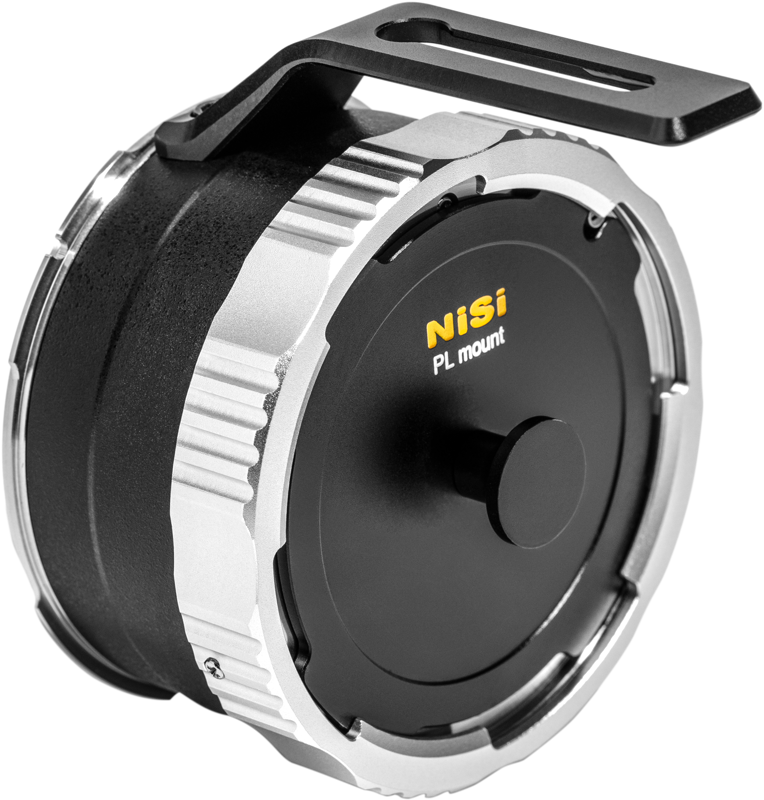 NiSi Cine Lens Mount Adapter Athena PL-DX -objektiivin lähikuvassa näkyy musta runko hopeisilla korostuksilla, näkyvä yläkiinnityskannatin ja NiSi-logo, jossa on keltainen "PL-DX"-teksti.