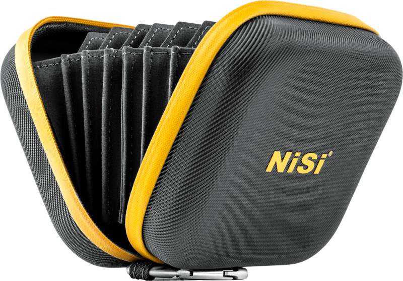 800q-04_126475 NiSi Filter Pouch Pro Caddy 95 II for Circular Filters on musta-keltainen kova kotelo, jossa on harmonikkatyyliset lokerot, jotka sopivat täydellisesti kameran suodattimien järjestämiseen ja suojaamiseen.