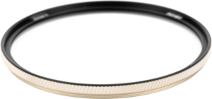 800q-04_126950 NiSi Filter UV Armor FX Pro Nano L395 40.5mm -suojasuodin on pyöreä mustavalkoinen UV-suojasuodin.