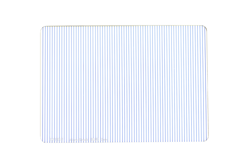 Nisi Cine Filter Allure Streak Blue 2mm 4x5.65" luo tasaisin välimatkoin ohuita sinisiä raitoja, jotka muistuttavat pystysuoria viivoja valkoisella muistikirjapaperilla.