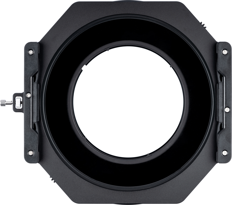 800q-05_115194 Lähikuva NiSi Filter Holder S6 Kit Landscape (105/95/82mm kierre), mustasta pyöreästä objektiivin mattapintaisesta mattapintaisesta laatikosta, joka on suunniteltu estämään ei-toivottua valoa valokuvauksessa ja elokuvissa, kuvattuna ylhäältä vaaleaa taustaa vasten.
